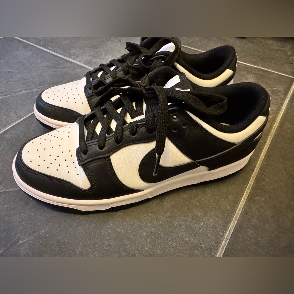Nike Dunk Low Women’s size 7.5 like new